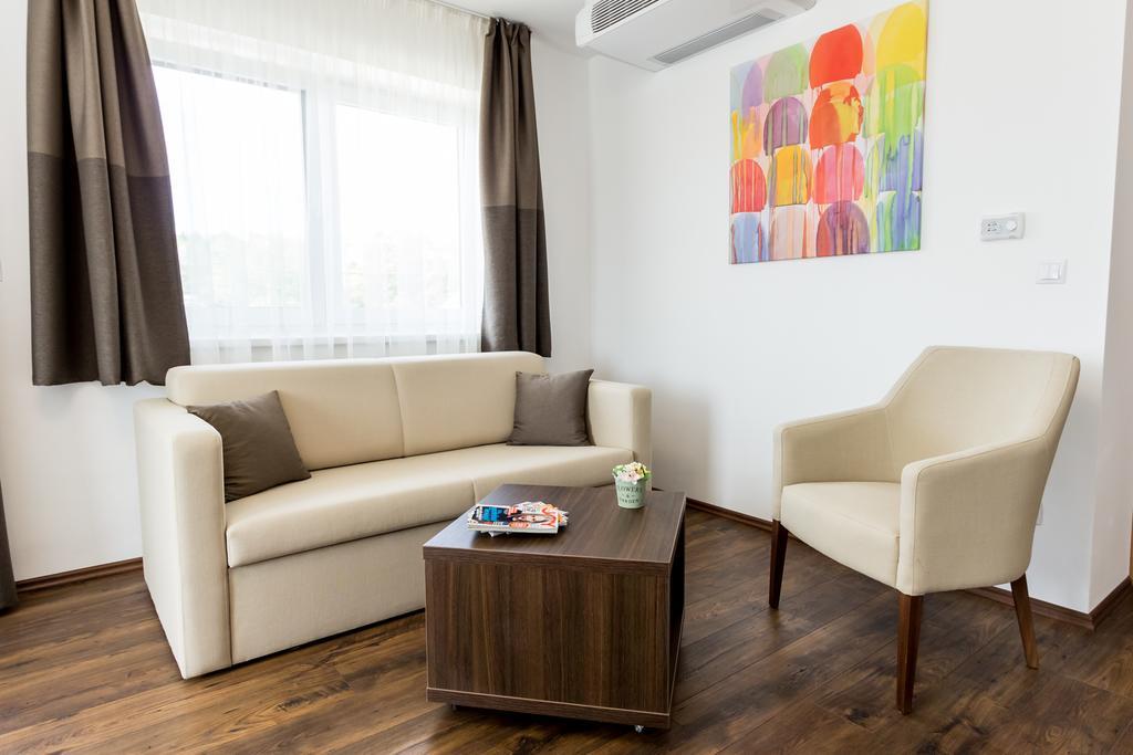 Frisko Panzio Bed & Breakfast ซาลาคาโรส ภายนอก รูปภาพ