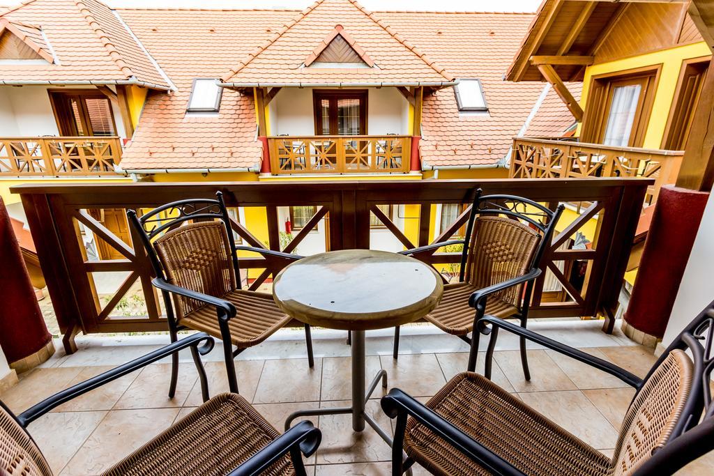 Frisko Panzio Bed & Breakfast ซาลาคาโรส ภายนอก รูปภาพ
